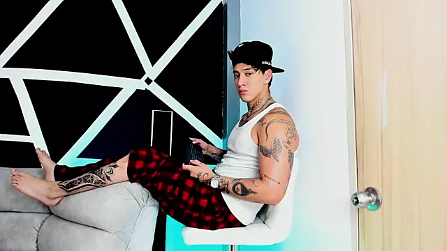 JUSTIN FULLER1 online show from October 17, 2025, 6:43 pm