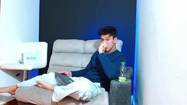 JUSTIN FULLER1 online show from February 18, 2026, 11:33 pm