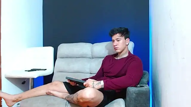 JUSTIN FULLER1 online show from April 4, 2026, 7:44 pm