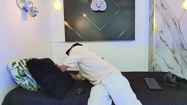 JordanAndAndrew online show from October 29, 2025, 8:43 pm