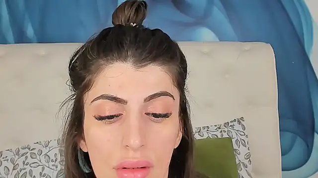 SkinnyDolly online show from December 22, 2025, 3:14 am