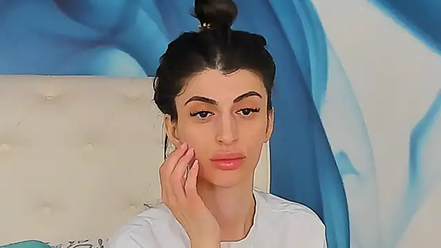 SkinnyDolly online show from April 6, 2026, 2:31 am