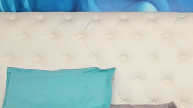 SkinnyDolly online show from April 22, 2026, 2:14 am