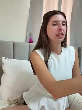 emma05 online show from September 12, 2025, 6:46 am