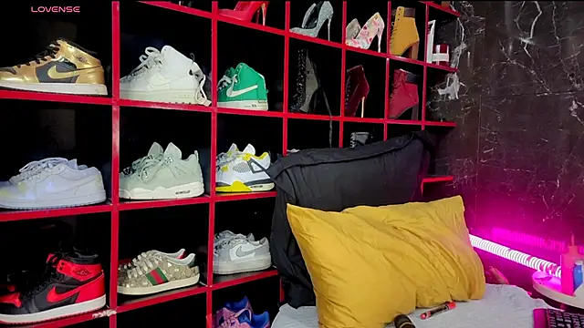 Indianbrownie online show from April 19, 2026, 10:36 am