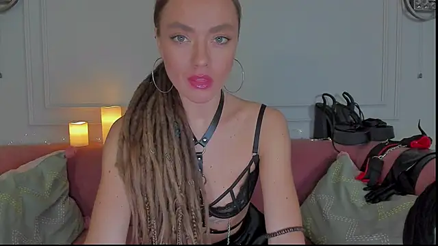 KellyFouler online show from February 22, 2025, 1:57 pm