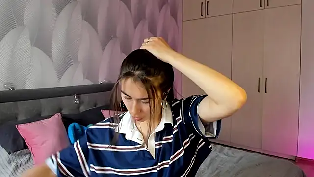 Bambiii bby online show from September 9, 2025, 8:14 am