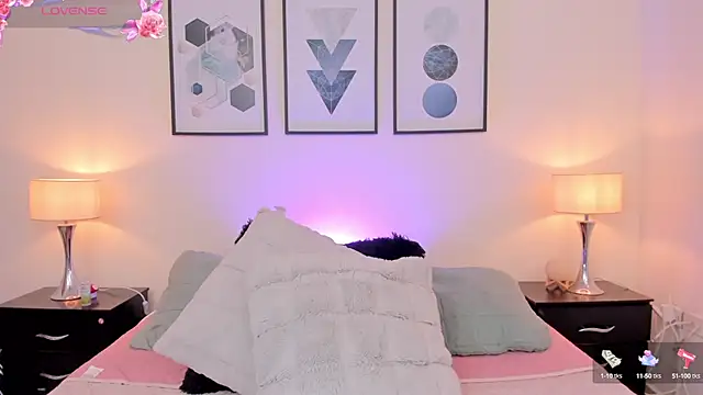 JulianaWaldo online show from September 11, 2025, 1:11 pm