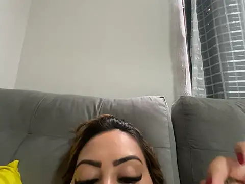 lariic online show from March 22, 2025, 6:25 pm