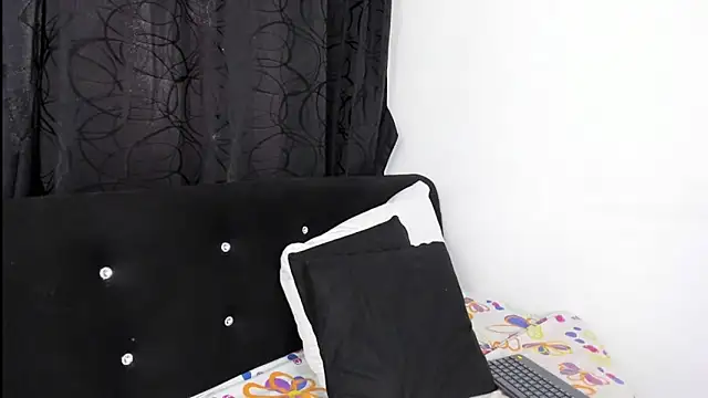 skaysanchez1 online show from March 17, 2025, 3:07 pm