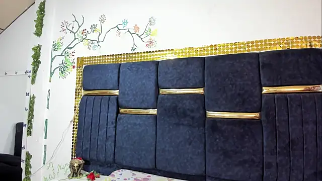 skaysanchez1 online show from October 2, 2025, 8:05 pm