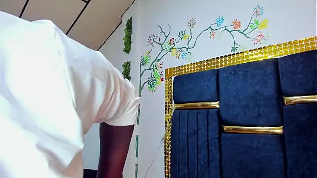 skaysanchez1 online show from October 7, 2025, 7:44 pm