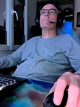 bogland33 online show from March 3, 2025, 10:20 pm