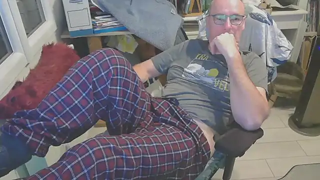 bogland33 online show from March 10, 2025, 10:45 pm