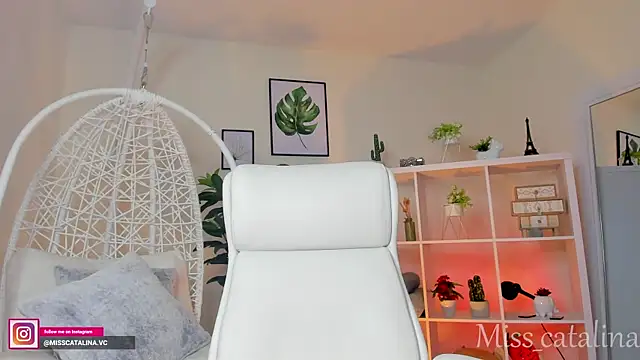 miss catalinaa online show from January 24, 2025, 11:37 am