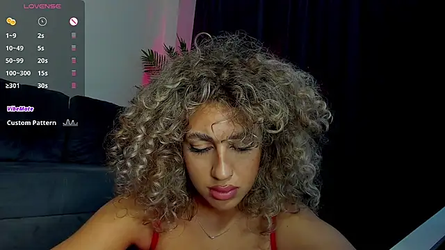 CurlyAnt0 online show from December 16, 2024, 11:39 pm