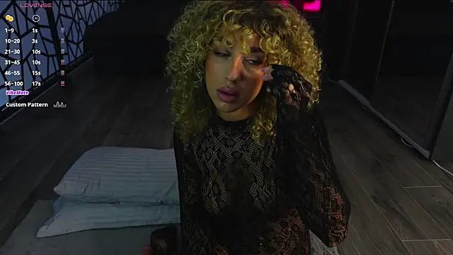 CurlyAnt0 online show from April 7, 2026, 5:08 am