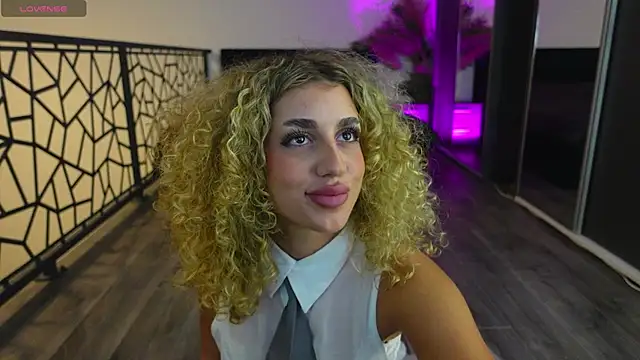 Snapshot of CurlyAnt0 chatting on July 8, 2026, 11:09 pm CurlyAnt0 online show from July 8, 2026, 11:09 pm
