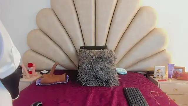 Anna  Spencer online show from March 19, 2025, 12:01 pm