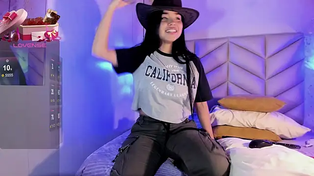 AuroraFiore online show from February 20, 2025, 2:07 am