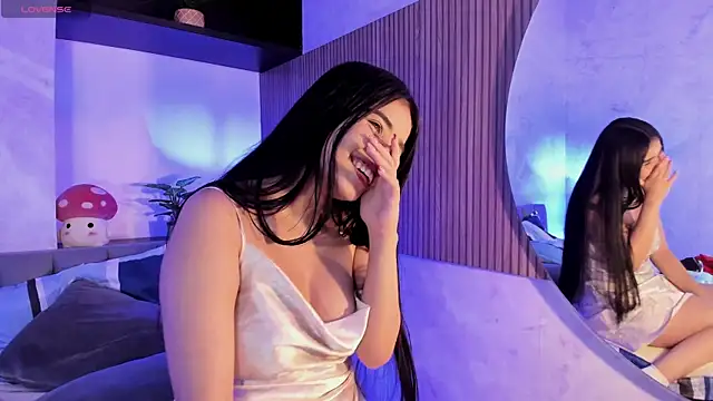 AuroraFiore online show from March 21, 2025, 3:44 am