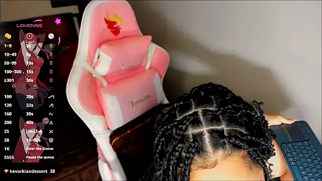 MimiRodriguez online show from March 5, 2025, 10:44 am