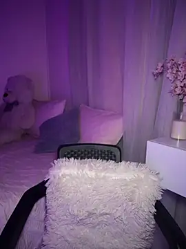 tuckersabrina online show from December 5, 2025, 1:42 pm