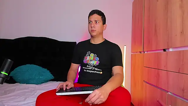 ANDREZALVAREZ online show from November 7, 2025, 1:55 pm