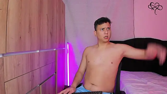 ANDREZALVAREZ online show from January 14, 2026, 11:42 pm