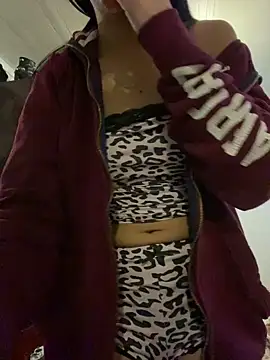 kittyprettybby online show from May 23, 2026, 3:49 pm