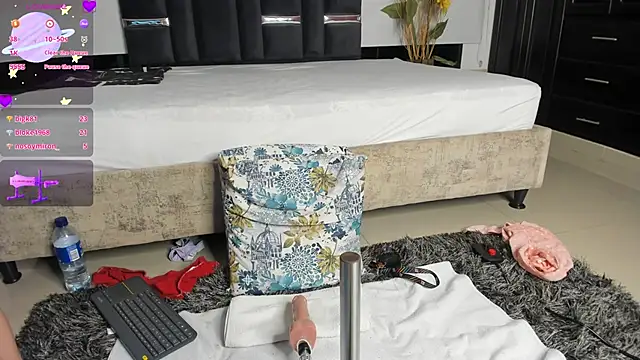 kinky polar online show from January 22, 2025, 4:44 am