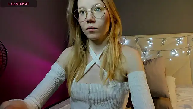 Esme Runn online show from January 10, 2025, 9:55 am