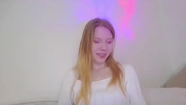 Esme Runn online show from February 28, 2025, 8:20 am