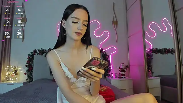 flora off online show from January 9, 2025, 12:30 pm