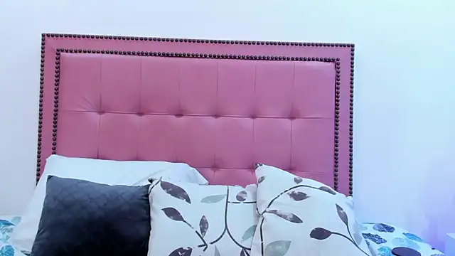 CarolinaGlamour online show from February 5, 2025, 11:17 pm