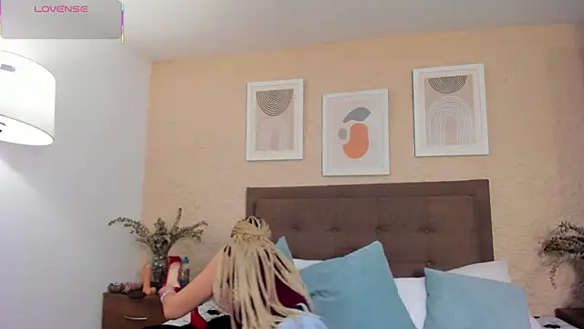 CarolinaGlamour online show from September 23, 2025, 3:09 am