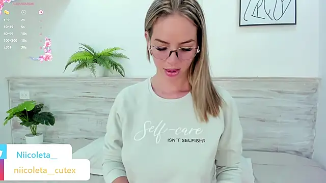 Snapshot of Niicoleta chatting on February 23, 2025, 4:50 am Niicoleta online show from February 23, 2025, 4:50 am