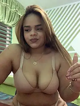 Evabigass online show from December 8, 2024, 6:39 pm