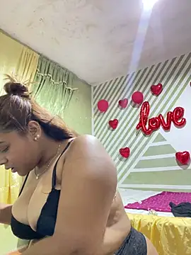 Evabigass online show from October 29, 2025, 5:36 pm