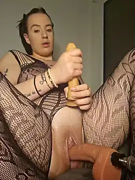 lindsay 33off online show from February 3, 2025, 9:19 am