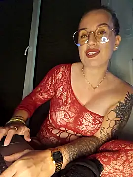 lindsay 33off online show from October 22, 2025, 9:03 pm