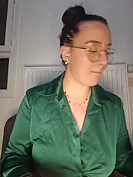 lindsay 33off online show from February 25, 2026, 8:24 am