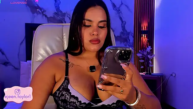 Jeen Taylor online show from March 11, 2026, 8:04 pm