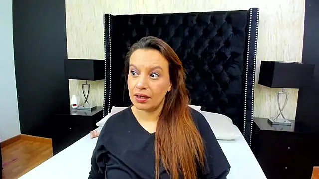 RoxieJackson online show from January 7, 2025, 11:48 am