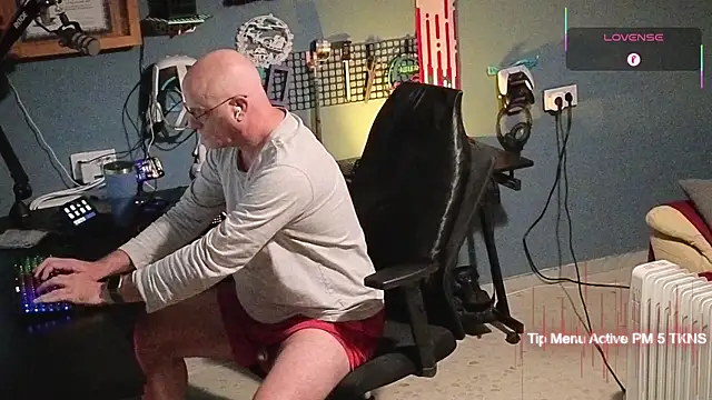 Pilot Dave 69 online show from December 5, 2025, 5:38 am