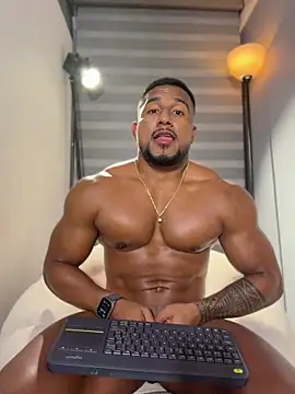Snapshot of CallumMuscle chatting on July 23, 2026, 11:46 pm CallumMuscle online show from July 23, 2026, 11:46 pm