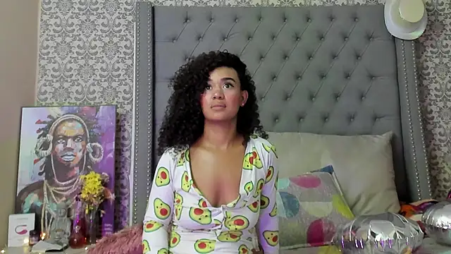 evafoxs online show from December 11, 2024, 4:28 am