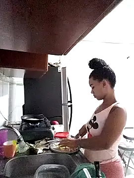 evafoxs online show from December 12, 2024, 3:21 am