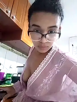 evafoxs online show from December 15, 2024, 12:49 pm