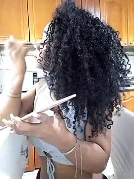 evafoxs online show from December 28, 2024, 4:41 am